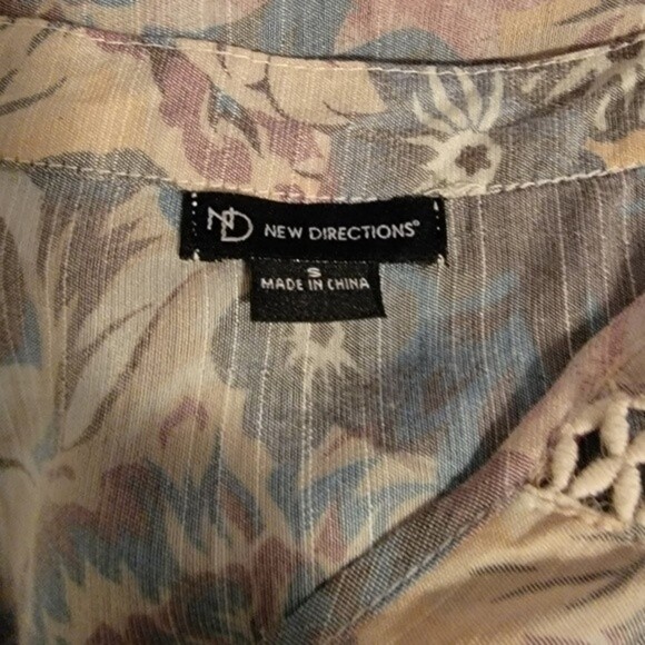 NWOT New Directions floral top - Picture 4 of 4